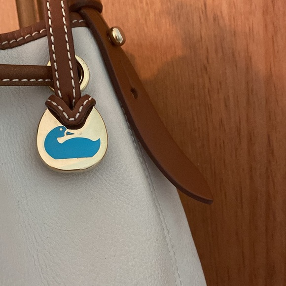 Dooney & Bourke White Leather Bucket Bag Purse - Picture 3 of 12